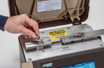 TABER사 직선식 마모시험기 모델 5770의 마찰거리 조정용 STROKE 장치 이미지 입니다