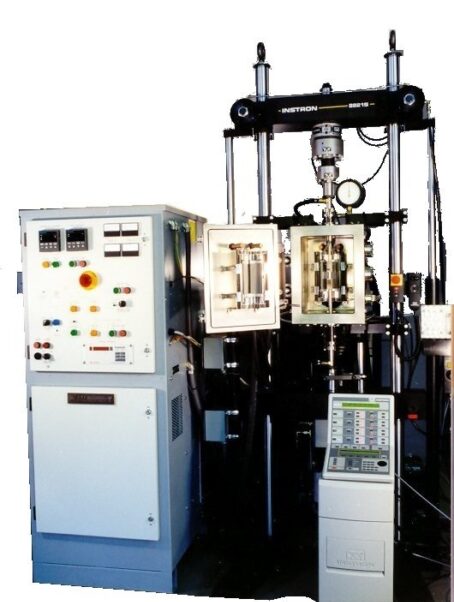 MRF_INSTRON_UTM_Small physical test furnace